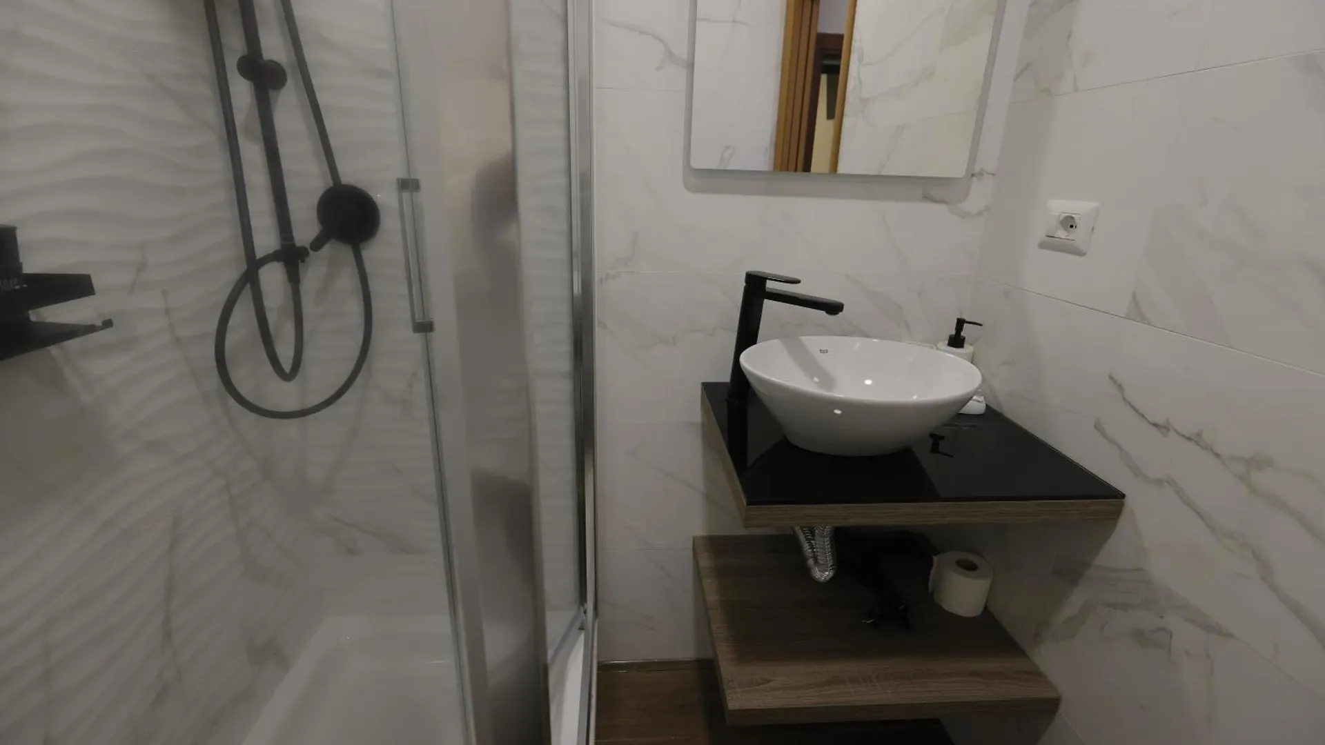 어 픽처 오브 로마 B&B 2*,